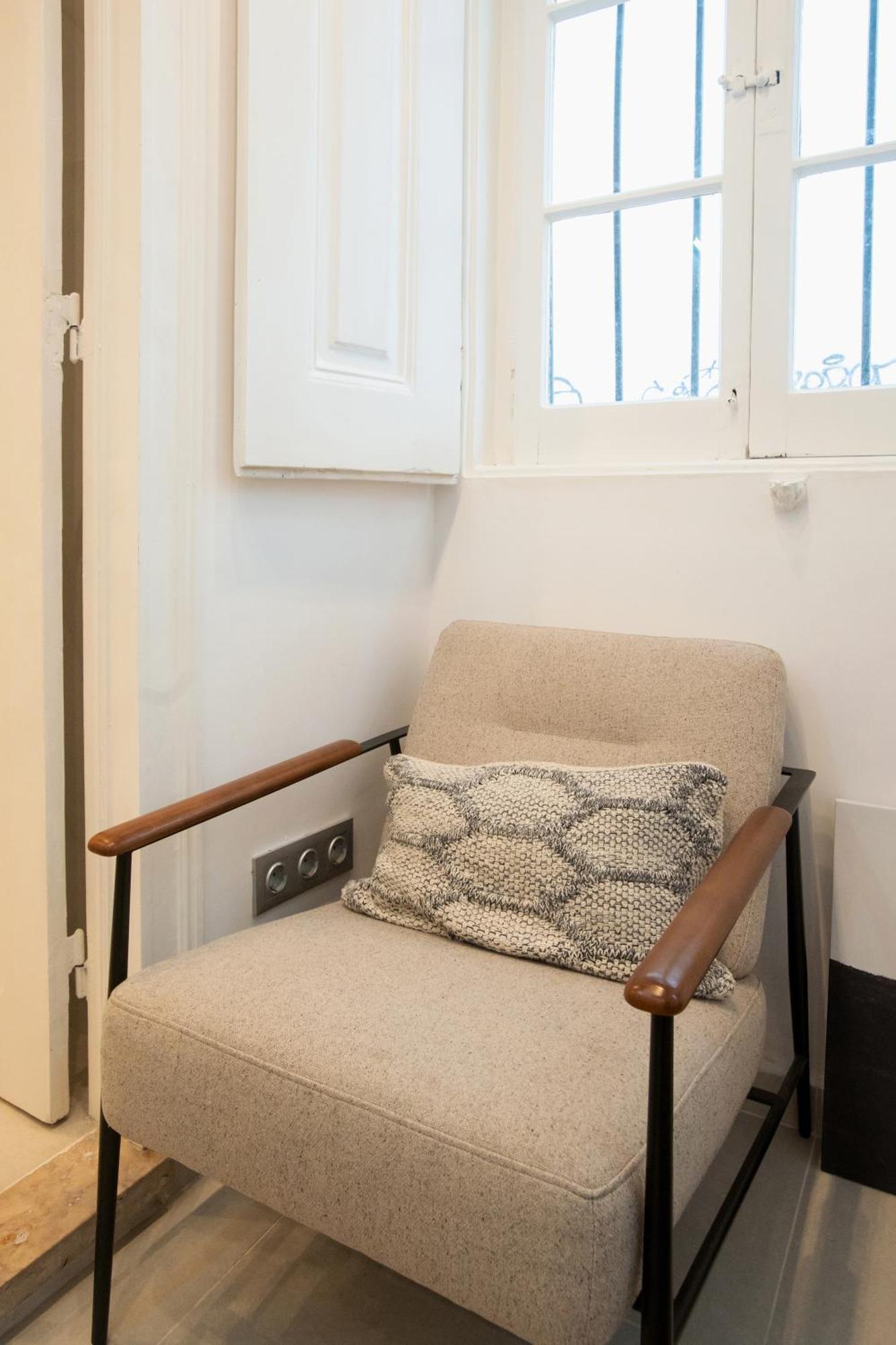 Chic 1bed Retreat In Bairro Alto